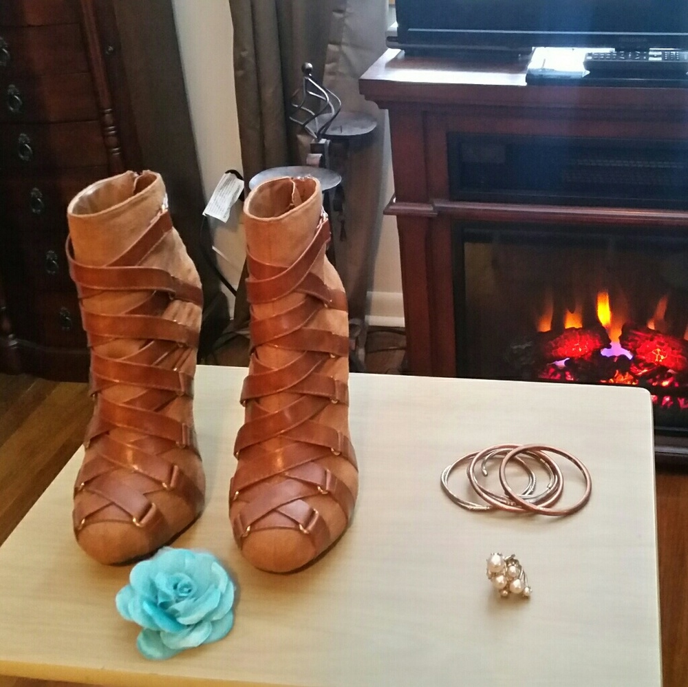 Boots - Picture 3 of 5